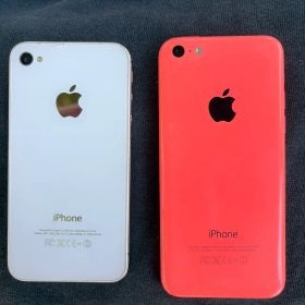 左iPhone 4s本体 右iPhone5c本体 ジャンク品