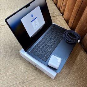 MacBook Air M2 16GB A2681 13インチ