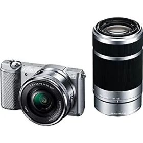 【中古】(非常に良い)SONY ミラーレス一眼 α5000 ダブルズームレンズキット シルバー ILCE-5000Y-S