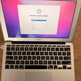 Apple MacBook Air 11インチ A1465 laptop