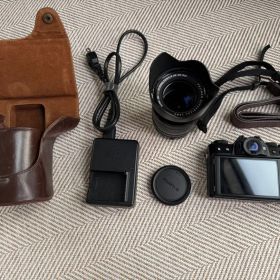 Fujifilm X-T10 ミラーレスカメラ 本体とレンズ付き