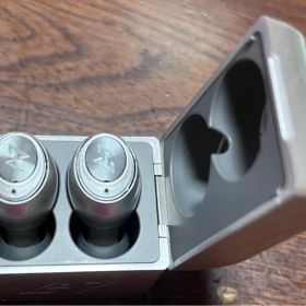 【お値下げ】【中古】ワイヤレスイヤホン AVIOT TE-D01gv シルバー