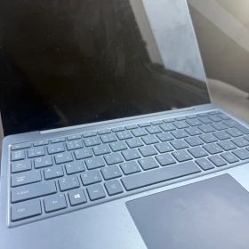 Microsoft Surface Laptop go 水色
