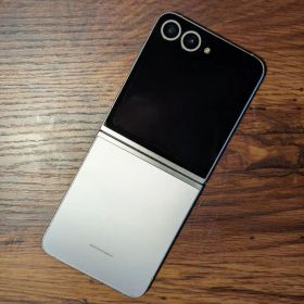 Galaxy Z Flip6 256GB シルバー au版SIMフリー
