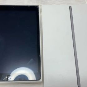 iPad 第8世代 32GBライトニング充電ケーブル付き