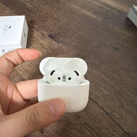 超美品 AirPods4ノイズキャンセリング非対応 純正充電できません箱あり