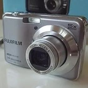 【中古】フジフイルム FinePix AX600 シルバー