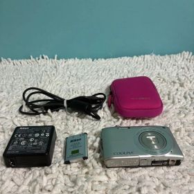 Nikon COOLPIX S3300 シルバー 人気のコンパクトデジタルカメラ