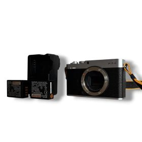 FUJIFILM フジフィルム XE4 シルバー カメラ