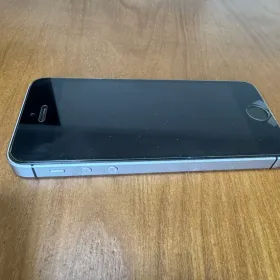 Apple iPhone SE(第1世代) 新品¥3,222 中古¥3,938 | 新品・中古の