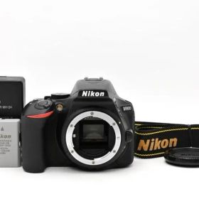 Nikon D5600 デジタル一眼レフカメラボディー（付属品あり）
