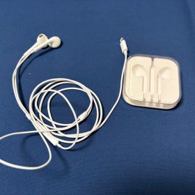 EarPods（Lightningコネクタ）
