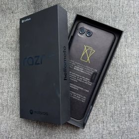 【新品未使用】motorola razr 50s ブラック SoftBank