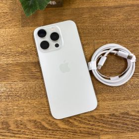 美品 iPhone15Pro 1TB ホワイト 国内SIMフリー 送料無料
