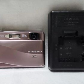 FUJIFILM FinePix Z700EXR 本体 ピンク デシタルカメラ