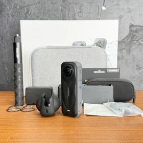 アクションカメラ 【中古】動作保証Insta360 X5CINSAAHA 8K 360 Action Cam エッセンシャルバンドル スペシャルセット / 517085