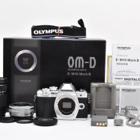 オリンパス OLYMPUS OM-D E-M10 Mark III ダブルズームキット
