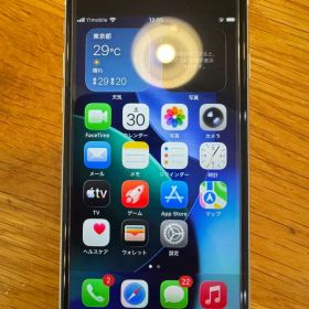 Apple iPhone SE 本体 ホワイト