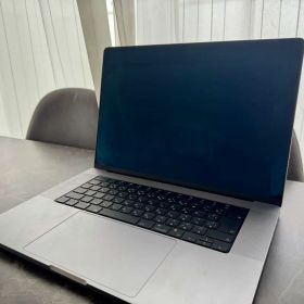 【美品】MacBook Pro/充放電27回/M1 Pro/16GB/512GB
