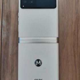 motorola razr 40 国内版 ほぼ新品 SIMフリー 折りたたみ