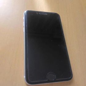 iPhone SE2 SIMフリー 128GB (White) 最大容量78%