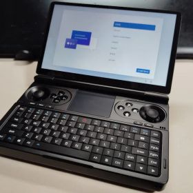 GPD WIN Mini 2024 Ryzen 7 8840U 32GB 2TB