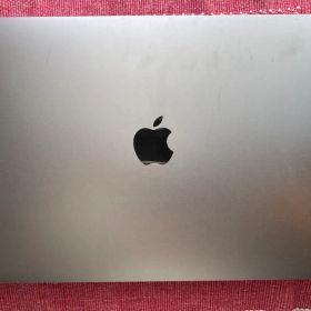 Apple MacBook Pro 13-inch 2017 本体