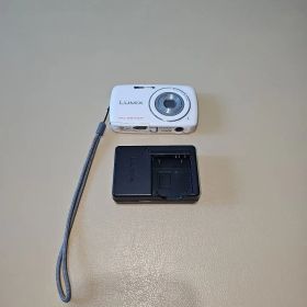 ジャンク品パナソニックPanasonicLUMIX DMC-S1デジタルカメラ