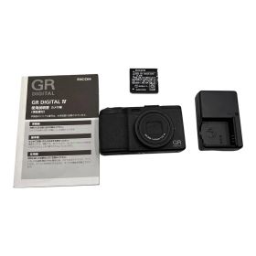 ■RICOH GR DIGITAL IV コンパクトデジタルカメラ シャッター回数823回 動作確認済 充電器 BJ-6 バッテリー DB-65 説明書付2407982,2407982