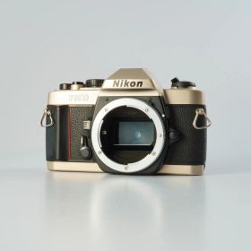 Nikon ニコン FM10 MF フィルム一眼レフカメラ