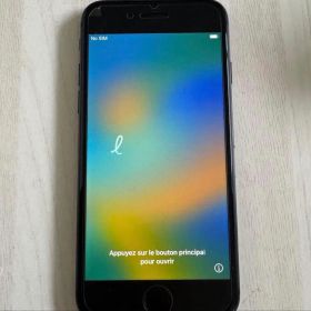 【美品】Apple iPhone 8 本体 ブラック