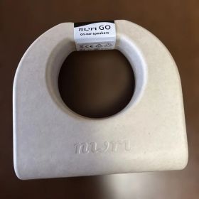 nwm GO ワイヤレス イヤホン オンイヤースピーカー 黒？