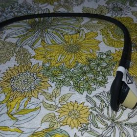 nwmGO on-ear speakers 本体