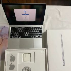 I Tit MacBook Air Core i3, 13-inch, 2020
