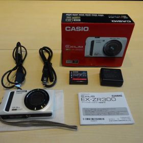 CASIO デジタルカメラ EXILIM 1610万画素 光学ズーム12.5倍 EX-ZR300WE(中古品)