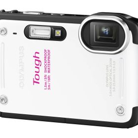 OLYMPUS デジタルカメラ TG-620 1200万画素 5m防水 裏面照射型CMOS 広角28mm ホワイト TG-620 WHT(中古品)