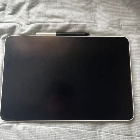 Wacom One 液晶ペンタブレット 本体 コード付き