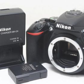 ★シャッター数7,860！★ ニコン D5600 ボディ