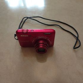 美品 レア Nikon COOLPIX S6400 ABISTE コラボ レッド