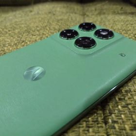 モトローラ motorola edge 60 中古美品 国内 SIM フリー