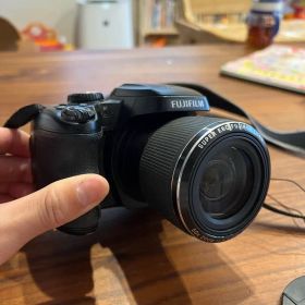 本日のみ値下げ！FUJIFILM FINEPIX S9800デジタルカメラ 本体