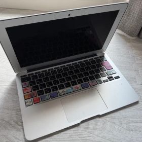 MacBook Air (11-inch)