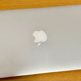 Apple MacBook Air 11-inch 充電器付き