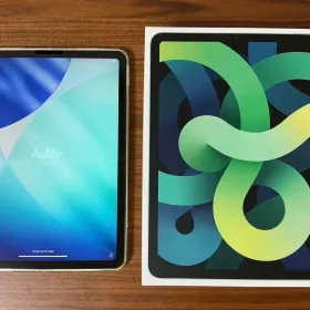Apple iPad Air 10.9 (2020年、第4世代) 新品¥26,800 中古¥25,500