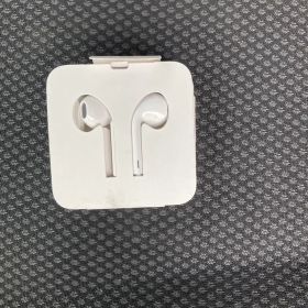 Apple EarPods with 3.5mm Plug