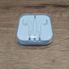 Apple EarPods with 3.5mm Plug