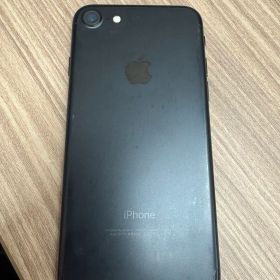 Apple iPhone 7 A1779 ブラック 本体