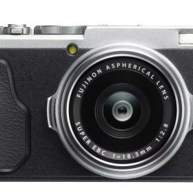【中古】Fujifilm X70デジタルカメラ(シルバー)。