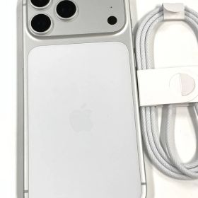 新品同様 電池100%SIMフリー iPhone17 Pro Max 256GB シルバー