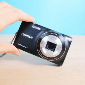 完動品❁極美品 FUJIFILM FinePix JZ250 ブラック 充電器付き フジフイルム オールドコンデジ 平成デジカメ デジカメ SDカード H438